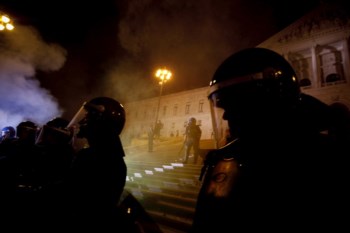 Faixas de protesto na manifestação em Lisboa