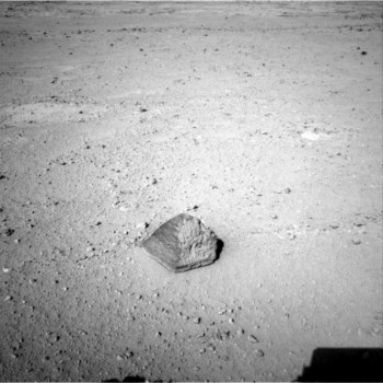 A rocha em forma de pirâmide que o Curiosity encontrou