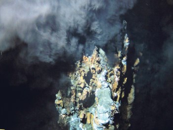 Será que este Ovo Estrelado no fundo do mar dos Açores é um vulcão de lama, com metano?