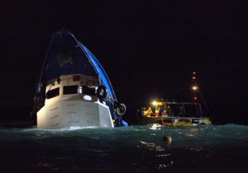 A embarcação afundou-se em dez minutos ao largo de Hong Kong, contaram testemunhas