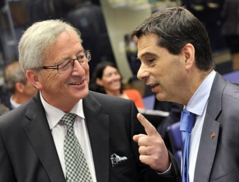 <p>Juncker, líder do eurogrupo, e o ministro português das Finanças, Vítor Gaspar</p>
