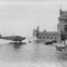 Junker 1230 amarrado no rio Tejo. Fotógrafo: Mário Novais. Data de produção da fotografia original: 1927.