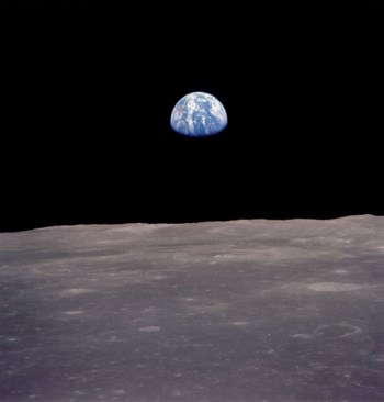 A Terra vista da Lua, uma das imagens famosas das missões Apolo