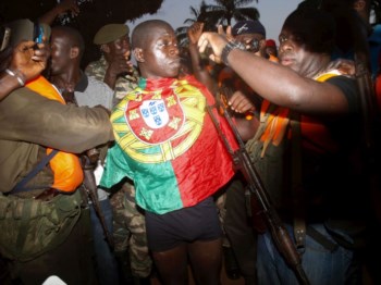 N´Tchama foi exibido em Bissau envolto na bandeira portuguesa