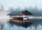 Um santuário de meditação no meio de um lago imóvel