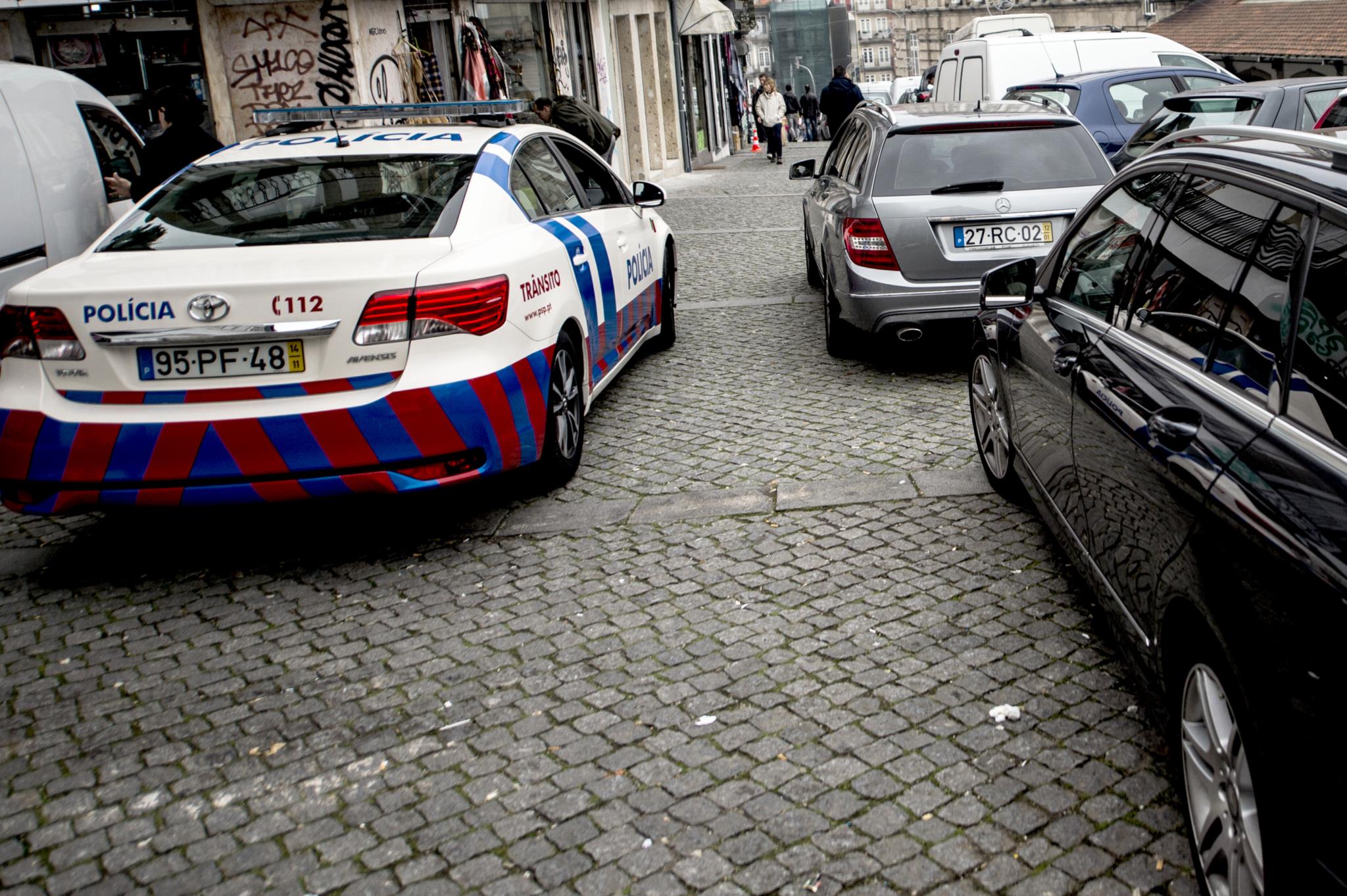 Polícias da PSP Porto usam os próprios carros para investigação