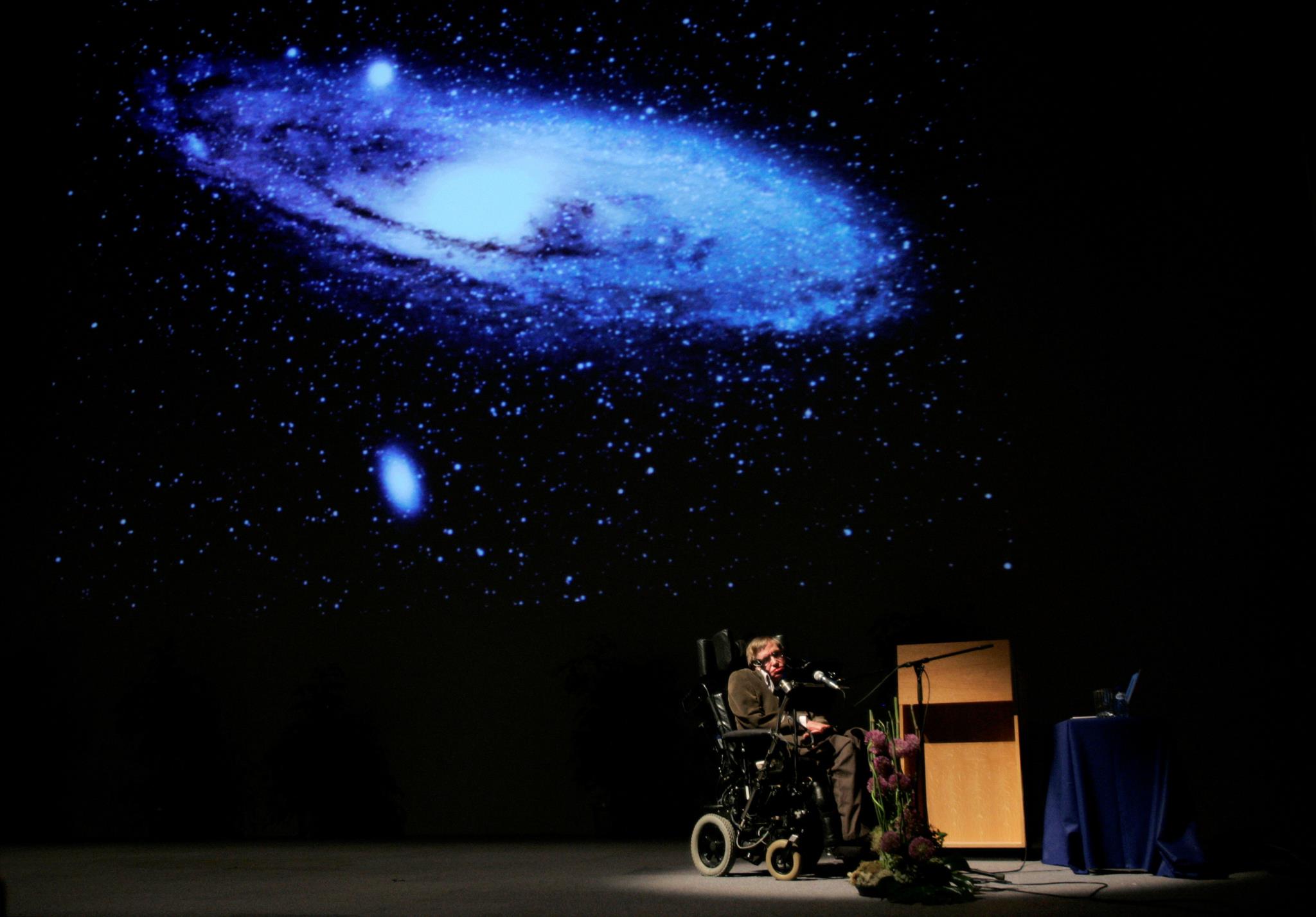 As frases que fazem “olhar para as estrelas” | Stephen Hawking | PÚBLICO