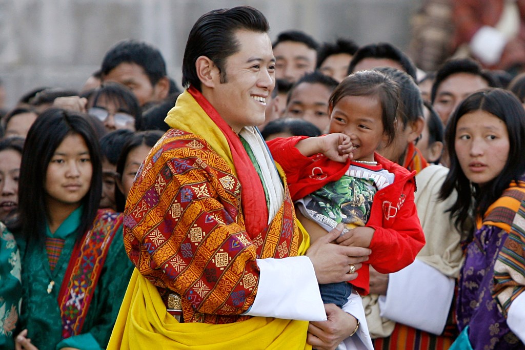 Бутан счастье. Джигме Сингье Вангчук. Джигме Кхесар Намгьял Вангчук. Король бутана. Бутанцы народ.