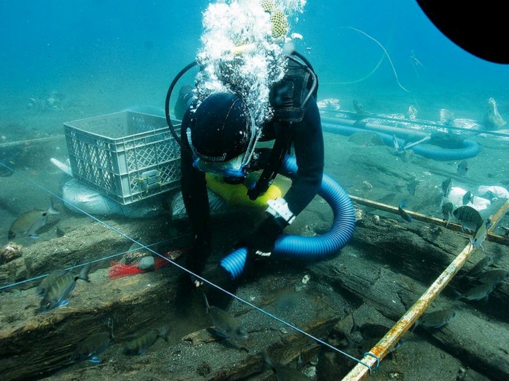 A Baia De Angra E Um Laboratorio De Arqueologia Acores Publico