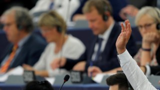 Os eurodeputados votaram numa sessão plenária em Estrasburgo
