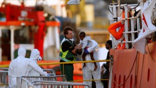 O navio atracou em Malta em Junho depois do resgate de duas centenas de refugiados ao largo da Líbia