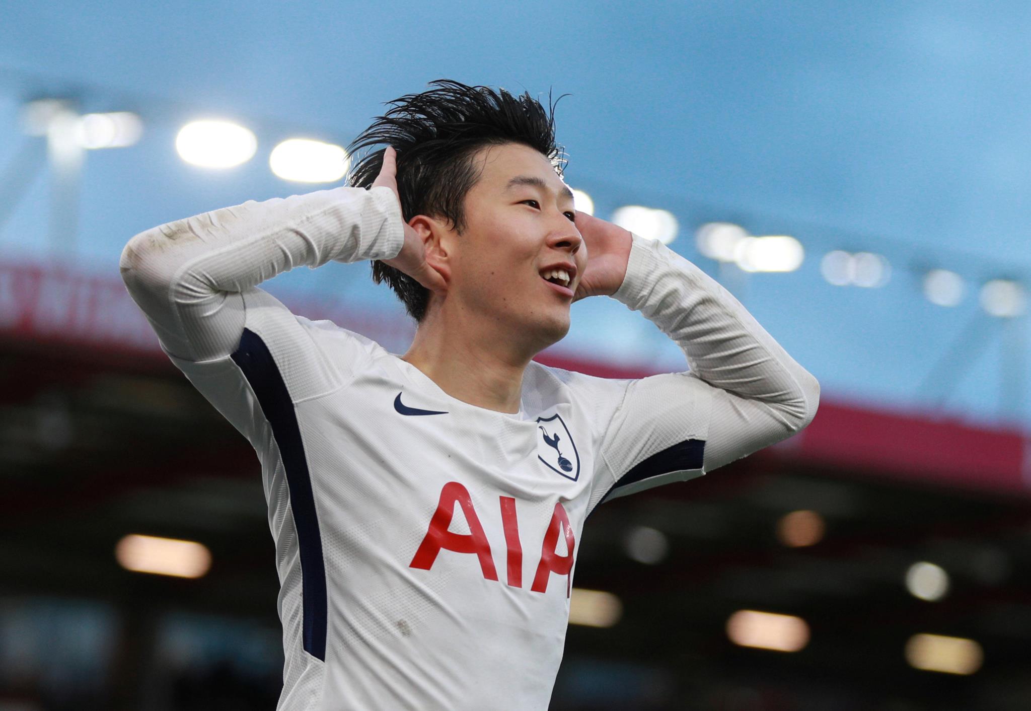 Son, do Tottenham, é o primeiro coreano artilheiro da Premier