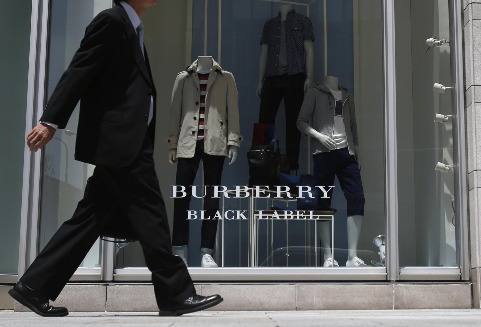 Burberry store queima roupas