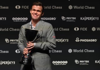 Magnus Carlsen Renova o Título de Campeão Mundial