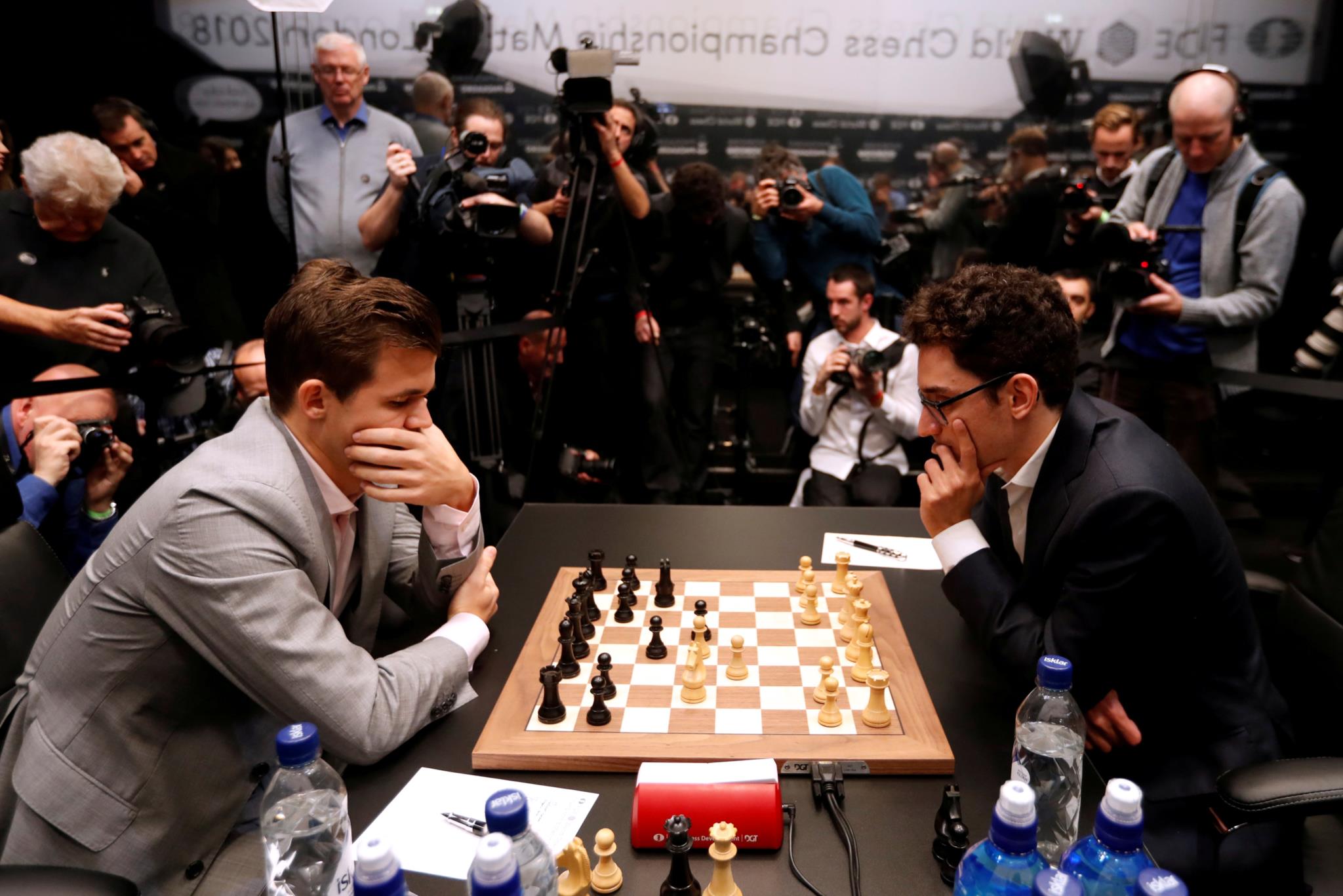 Como Magnus Carlsen joga o Sistema London??