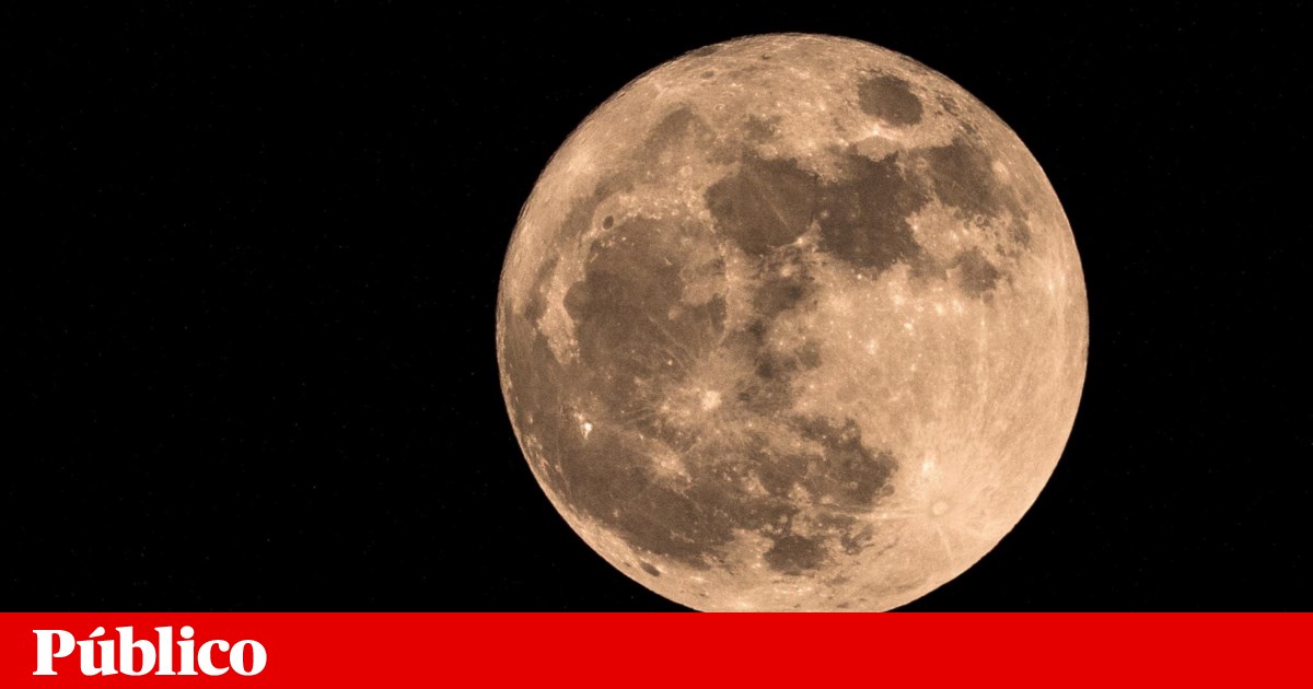A maior super-Lua do ano mostra-se esta terça-feira | Astronomia | PÚBLICO