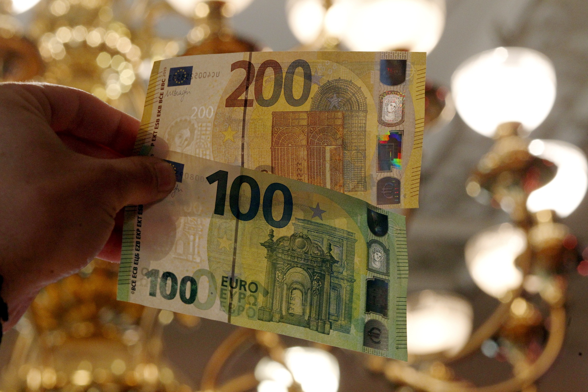 Euro tl. Евро. 300 Евро купюра. 400 Евро купюра. Новые евро.
