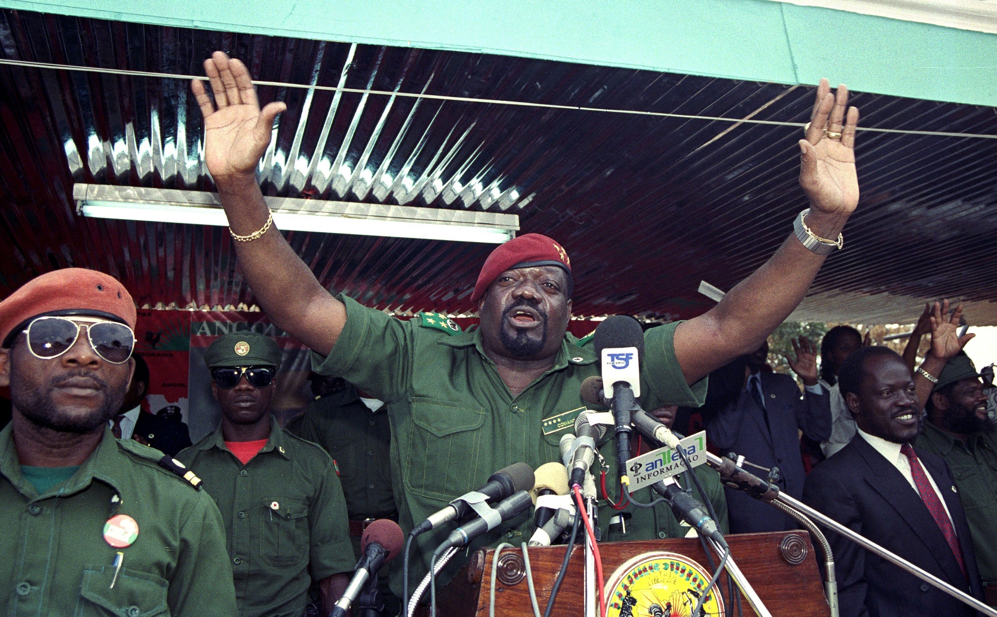 Jonas Savimbi, um guerreiro que não soube deixar as armas | Angola | PÚBLICO