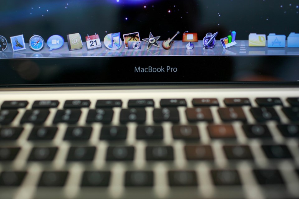 Apple touch screen macbook pro