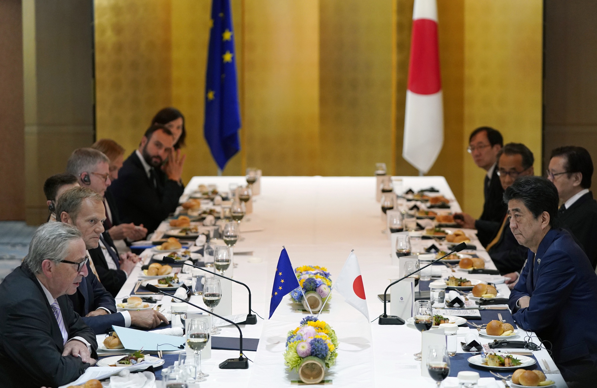 Камера внутри мяча звук. Nike golf logo. Gballs 3 купить. 20 xi. Golf ball intp hole.