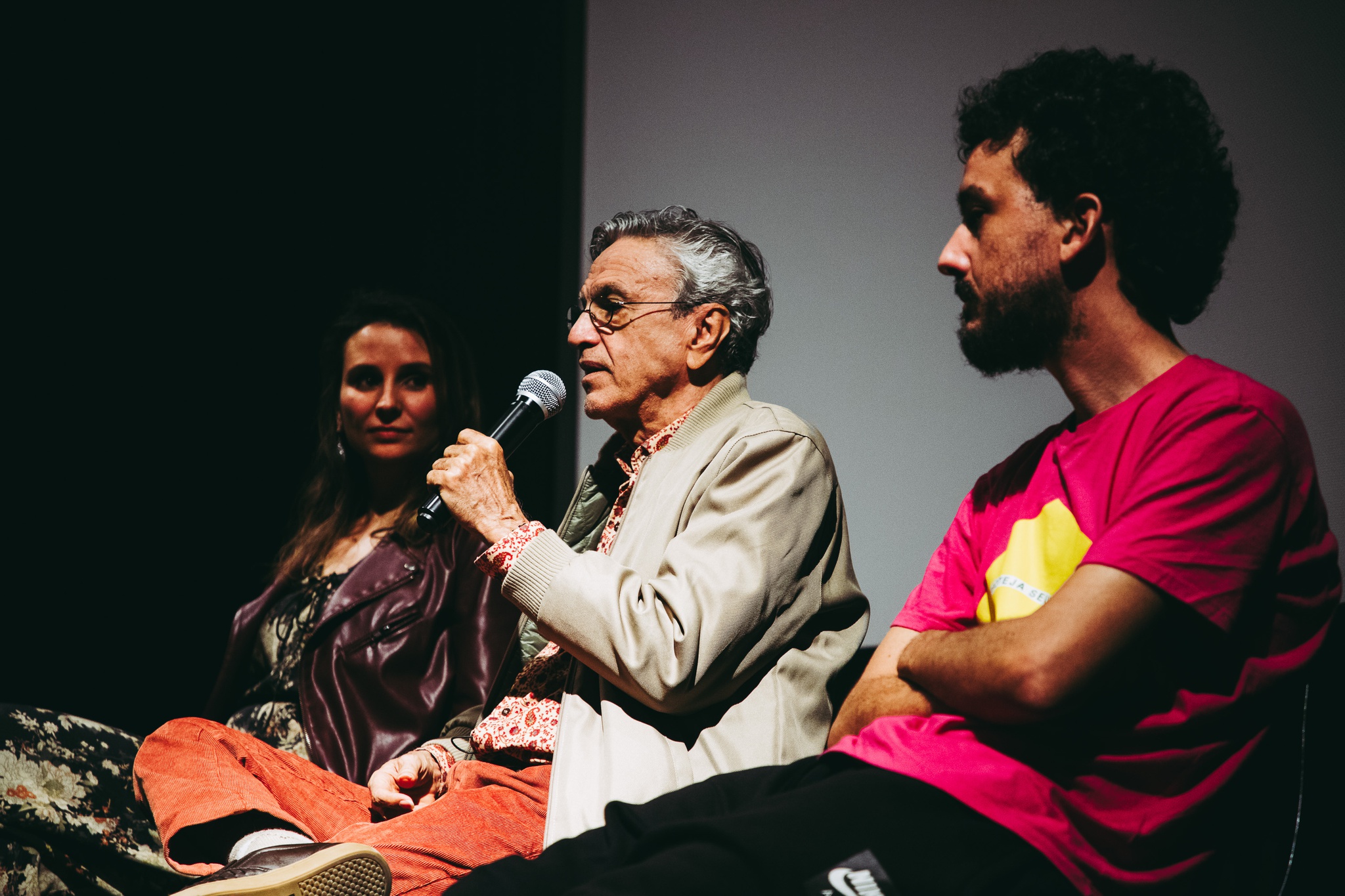 Resultado de imagem para Petra Costa, Caetano Veloso e Felipe Altenfelder fotos