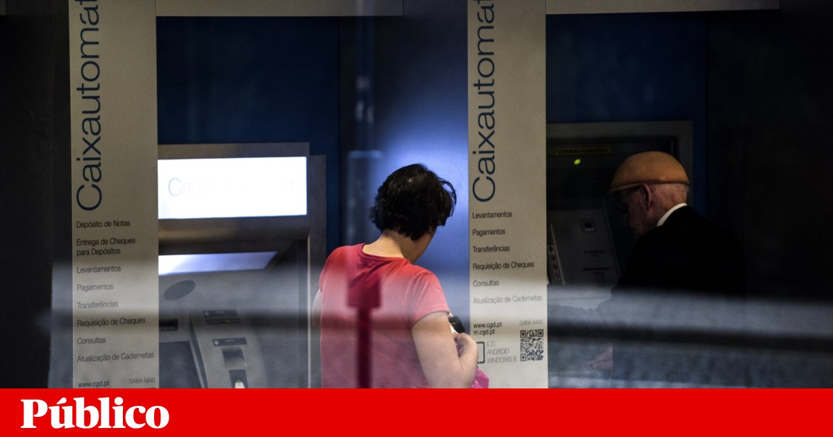 Como levantar dinheiro com caderneta Como levantar dinheiro com caderneta