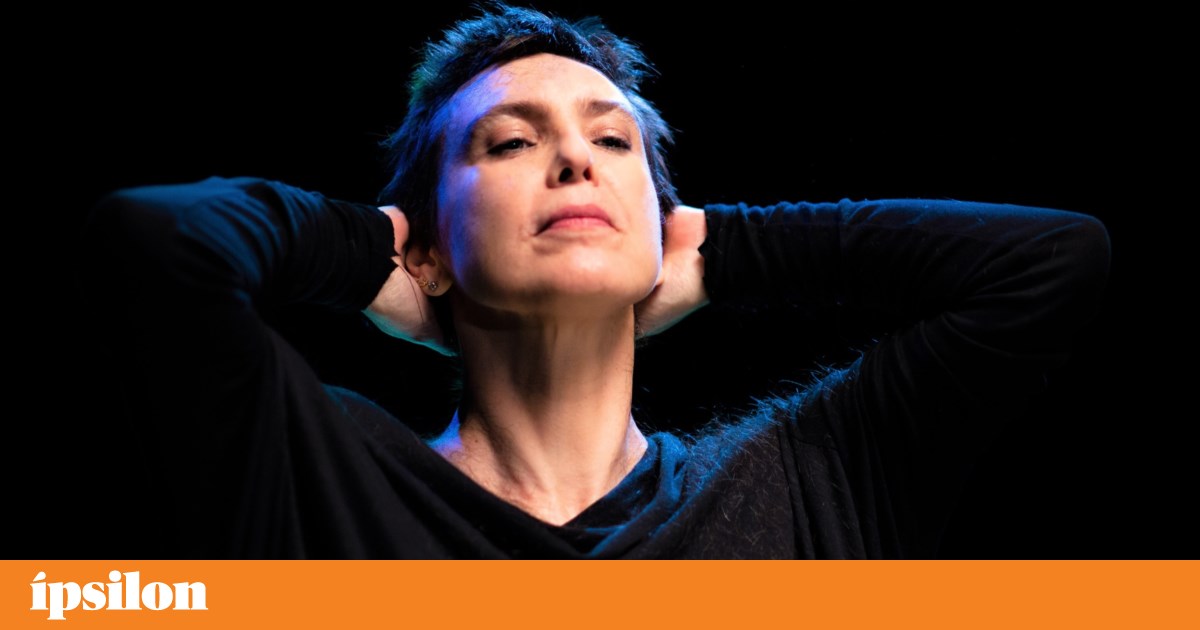Música. Trilogia marítima de Adriana Calcanhotto ao vivo em Lisboa, Porto e Beja - PÚBLICO