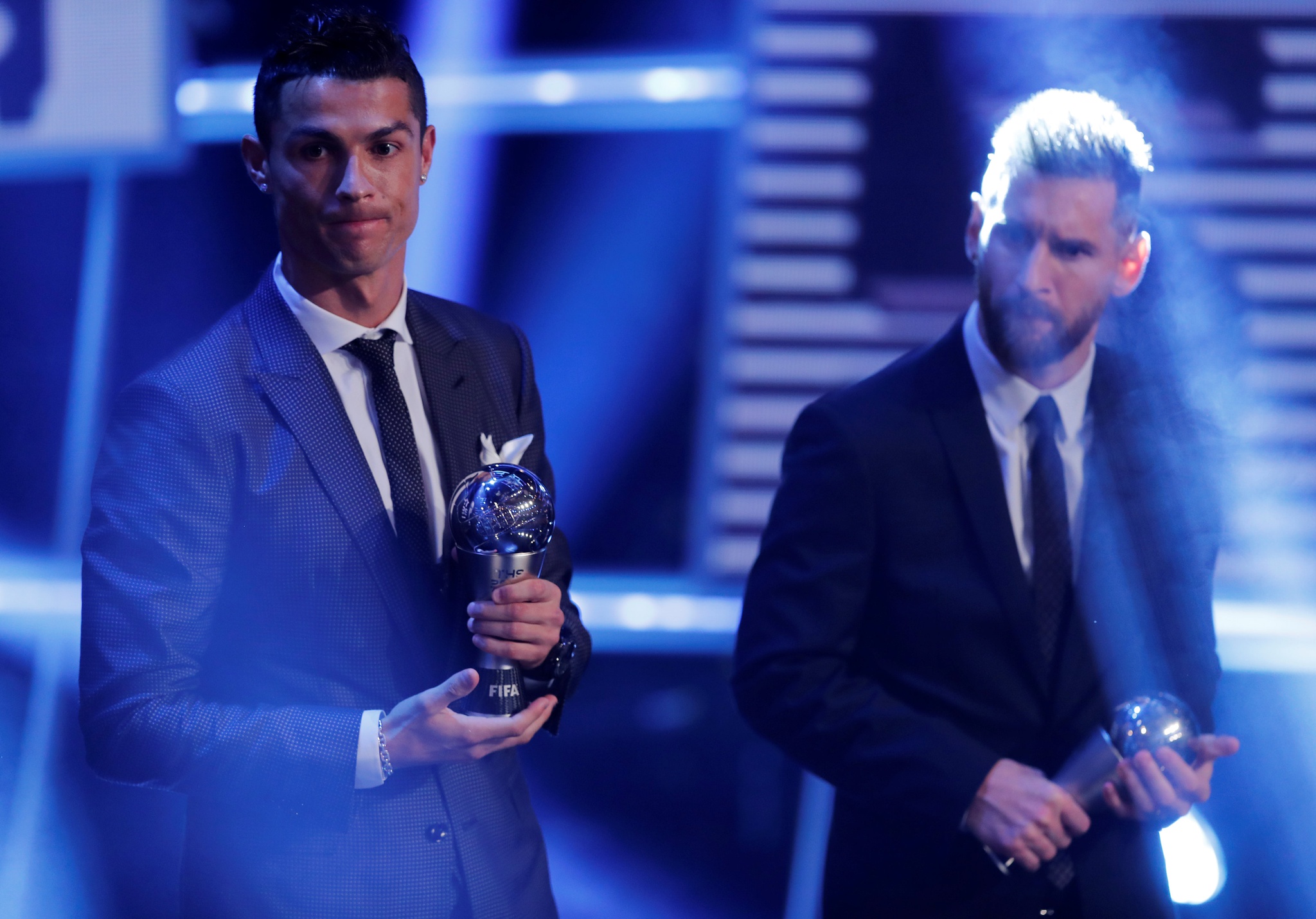 Messi, Cristiano Ronaldo e Van Dijk são os finalistas do prêmio de melhor  do mundo Fifa The Best, futebol internacional