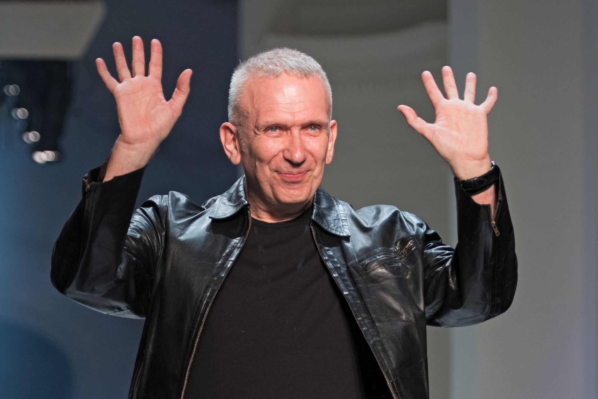 Jean-Paul Gaultier celebra 50 anos na moda com o que diz ser o seu último  desfile de alta-costura, Moda
