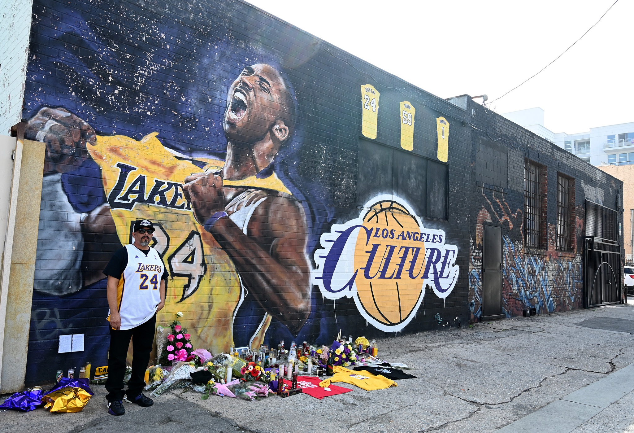 Ex-jogador Kobe Bryant morre em acidente aéreo, diz site