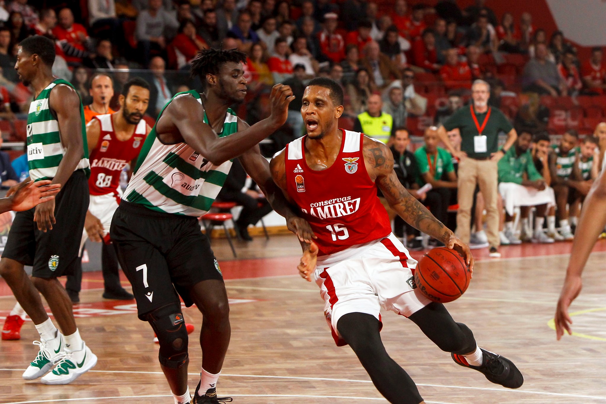 Benfica foi a Alvalade festejar o bicampeonato de basquetebol, Basquetebol