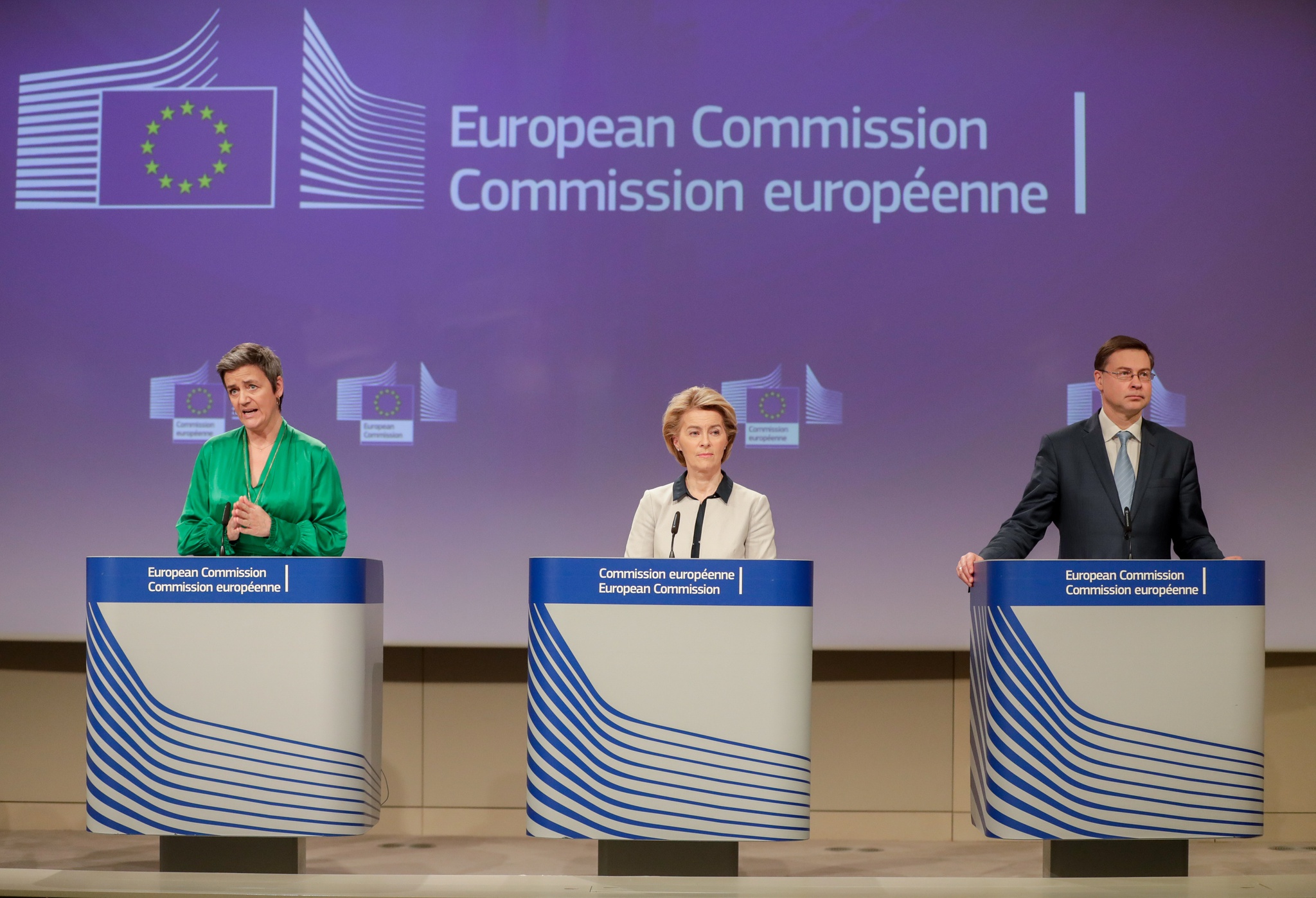 европейский парламент флаг. еврокомиссар европейского союза. флаг европейского союза 2020. банковская система германия ецб. европейский союз.