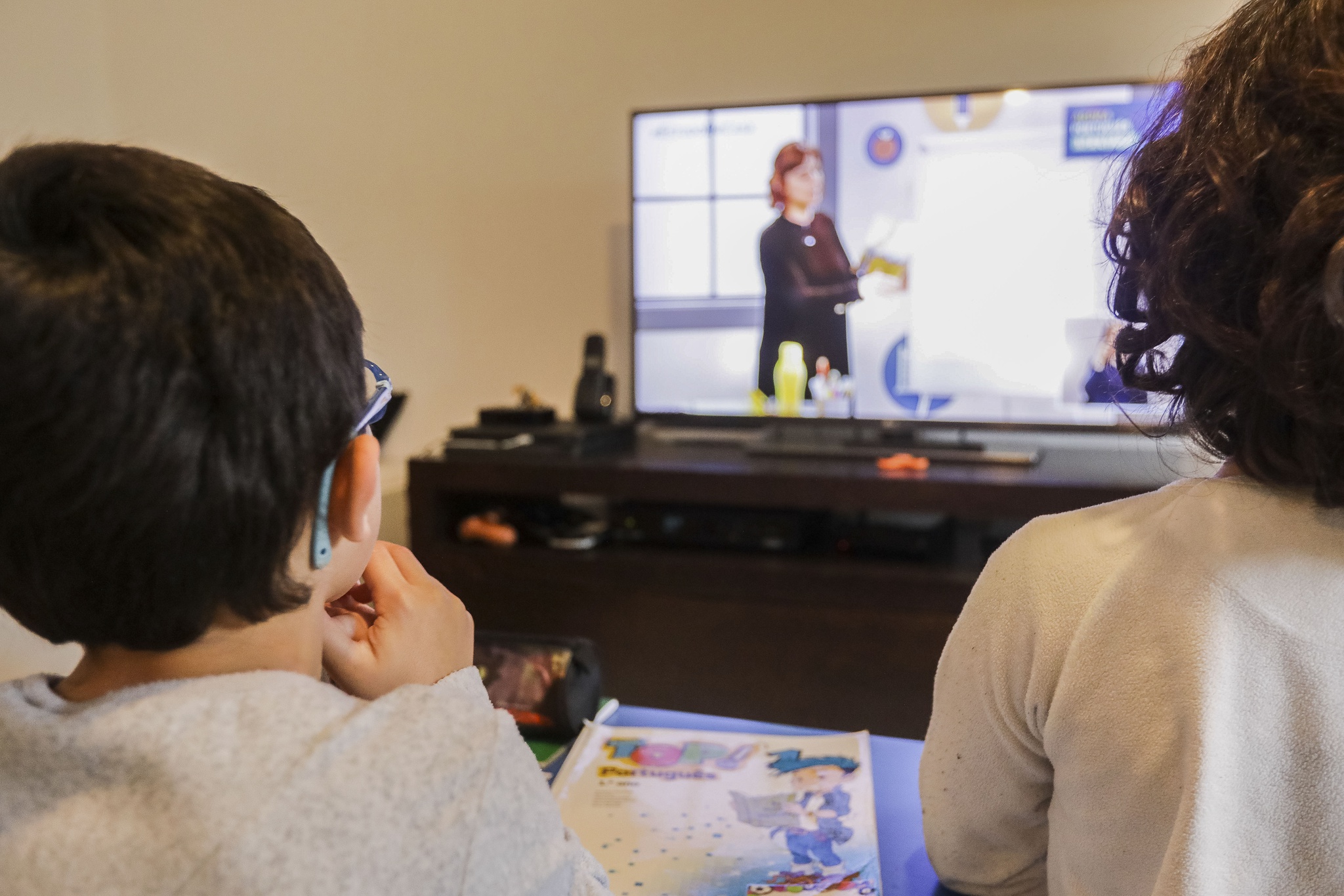 Covid 19 Professores Em Teletrabalho Com Filhos Tentam Ultrapassar O Caos Com Organizacao Relacoes Publico