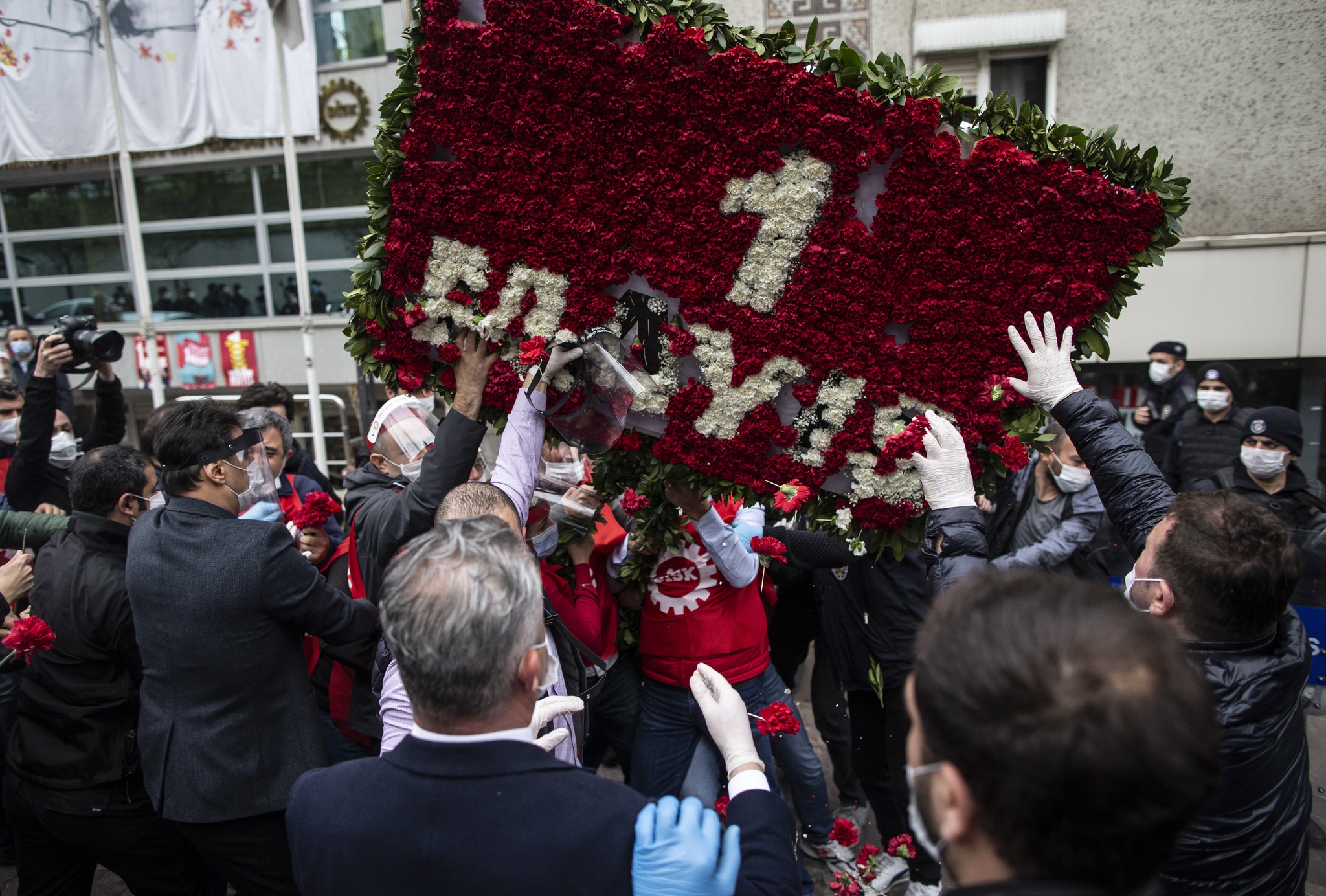 Detidos sindicalistas turcos que desafiaram confinamento e fizeram ...