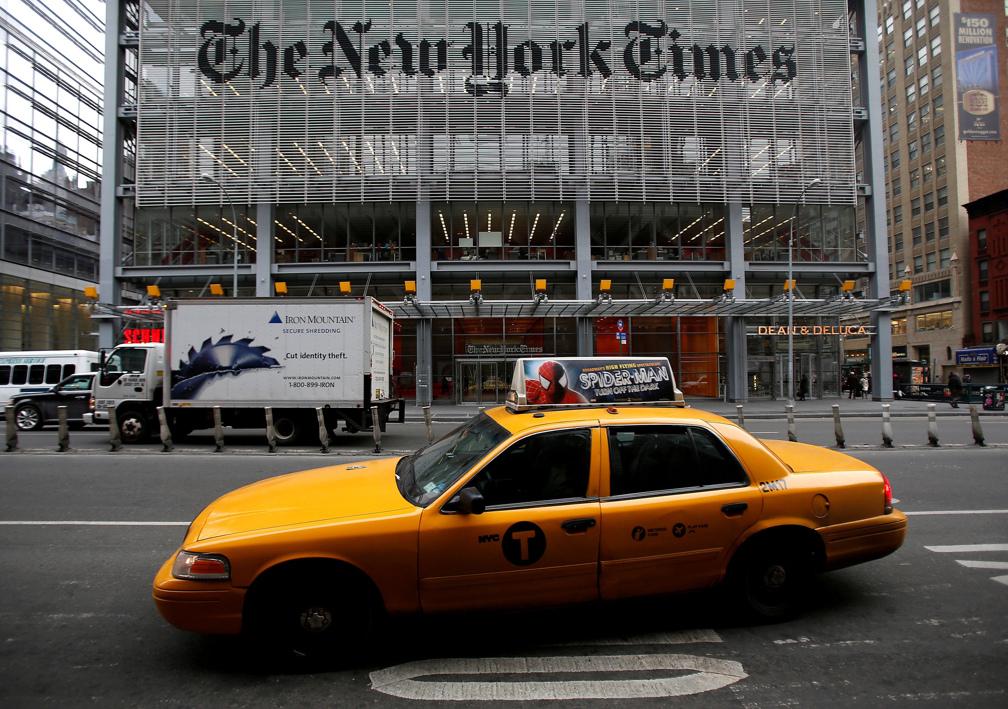 New York Times” dedica toda a primeira página às 100 mil vítimas da covid-19 | Covid-19 | PÚBLICO