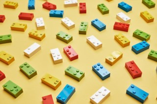 Lego lança edição especial dedicada a crianças invisuais - SIC Notícias
