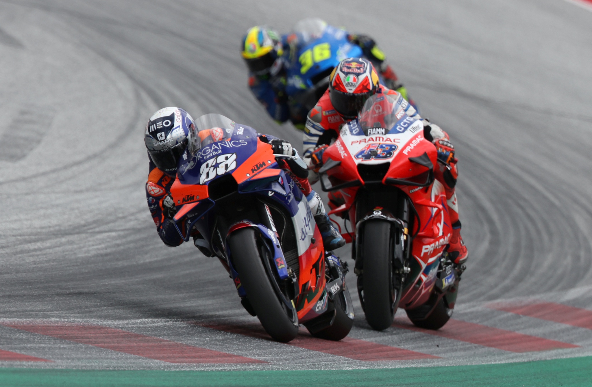 História no motociclismo: Miguel Oliveira vence a sua primeira