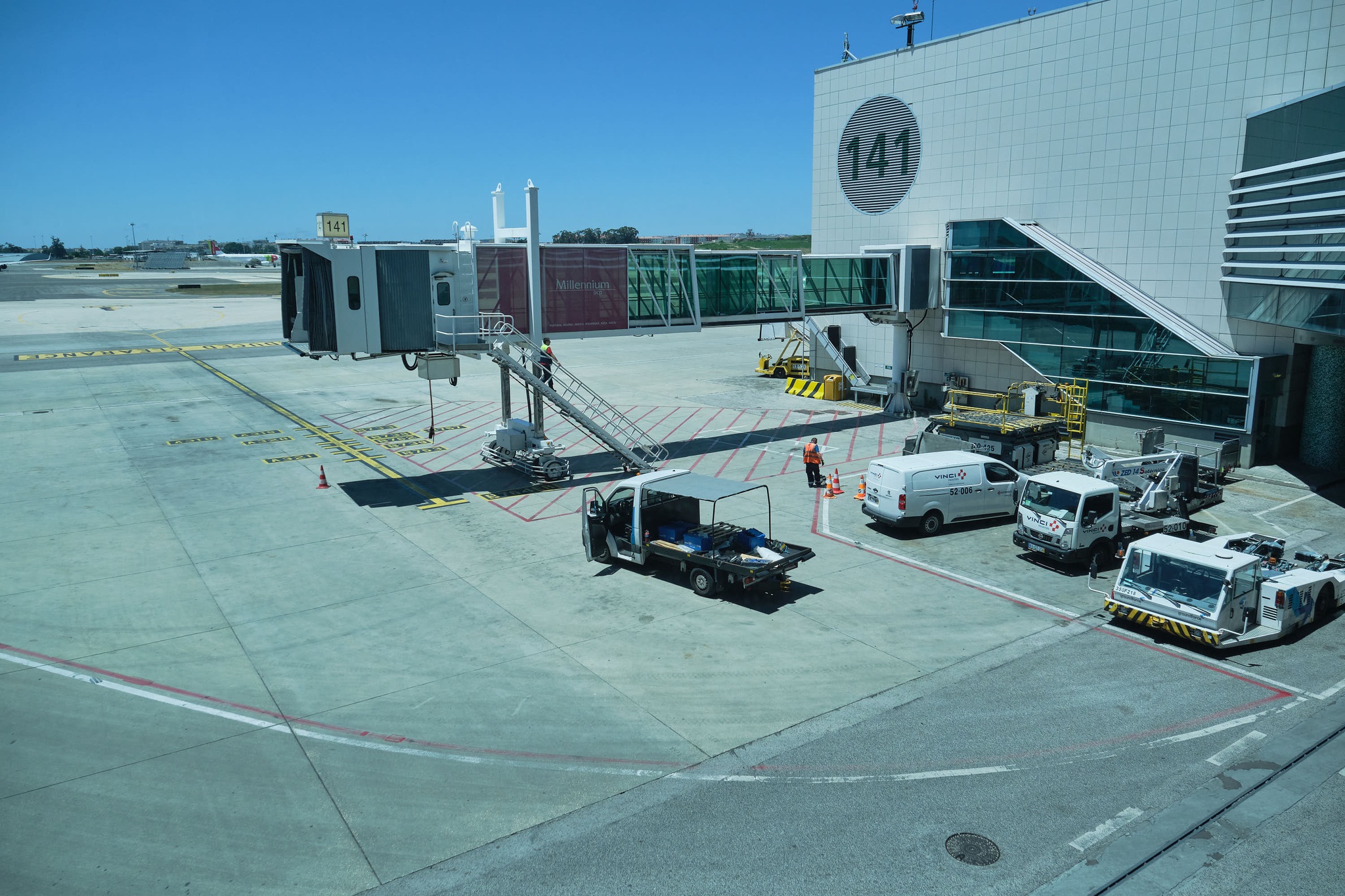 Incendio Em Loures Obrigou A Suspensao De Aterragens No Aeroporto De Lisboa Aeroporto De Lisboa Publico