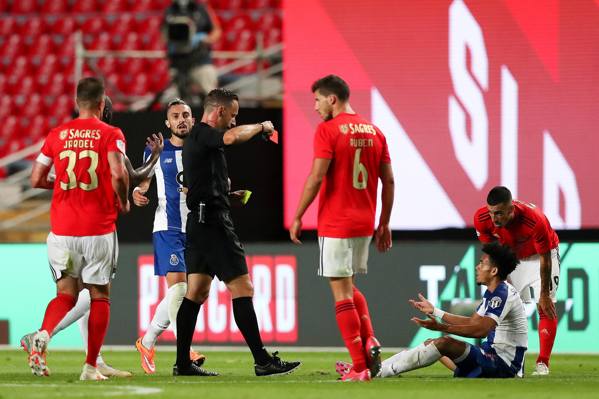 Fc Porto E Benfica Jogam Supertaca Em Aveiro Futebol Publico