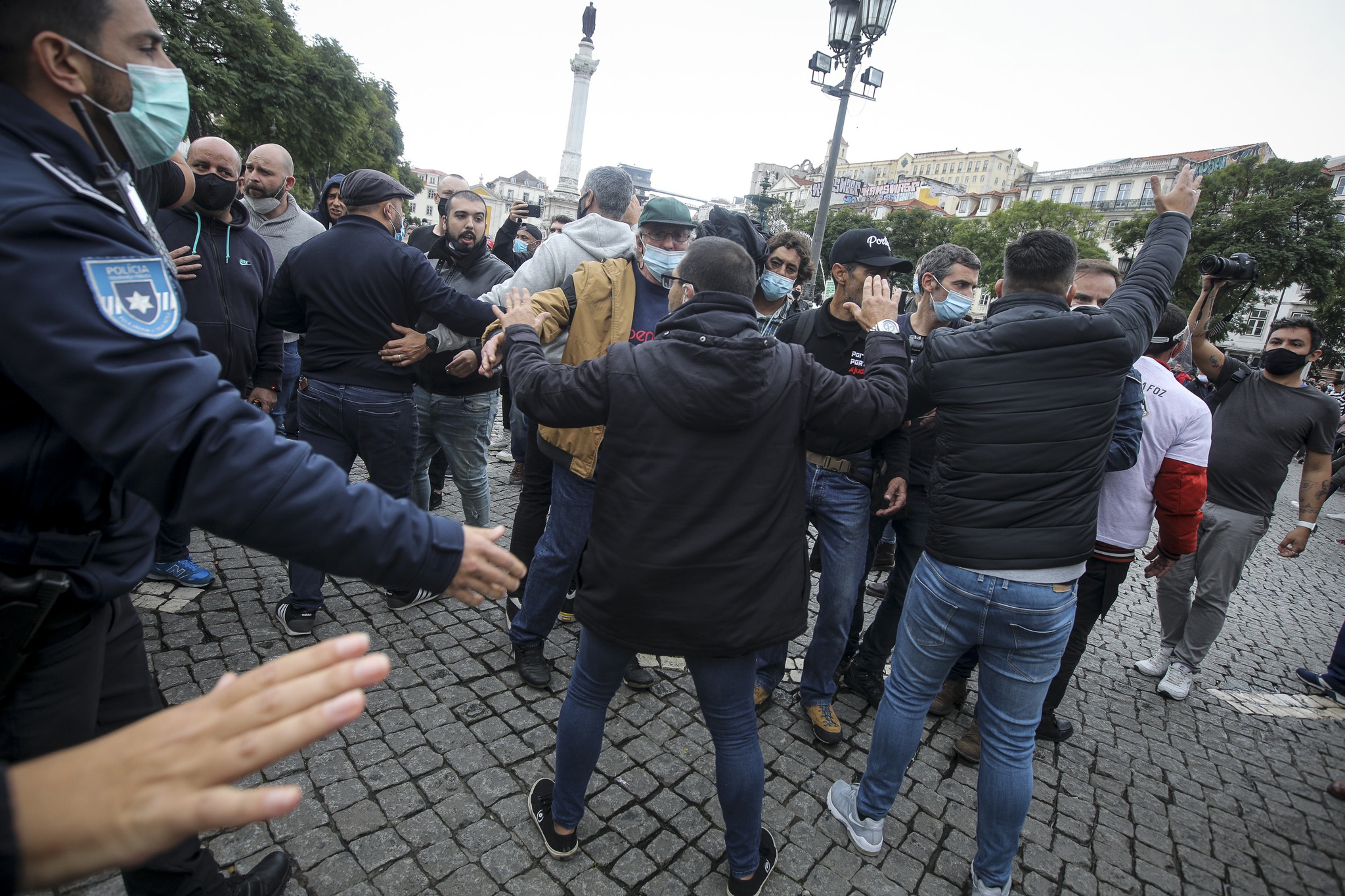 Comissoes De Trabalhadores Da Rtp Sic E Tvi Condenam Agressoes A Jornalistas Em Manifestacao Da Restauracao Violencia Publico