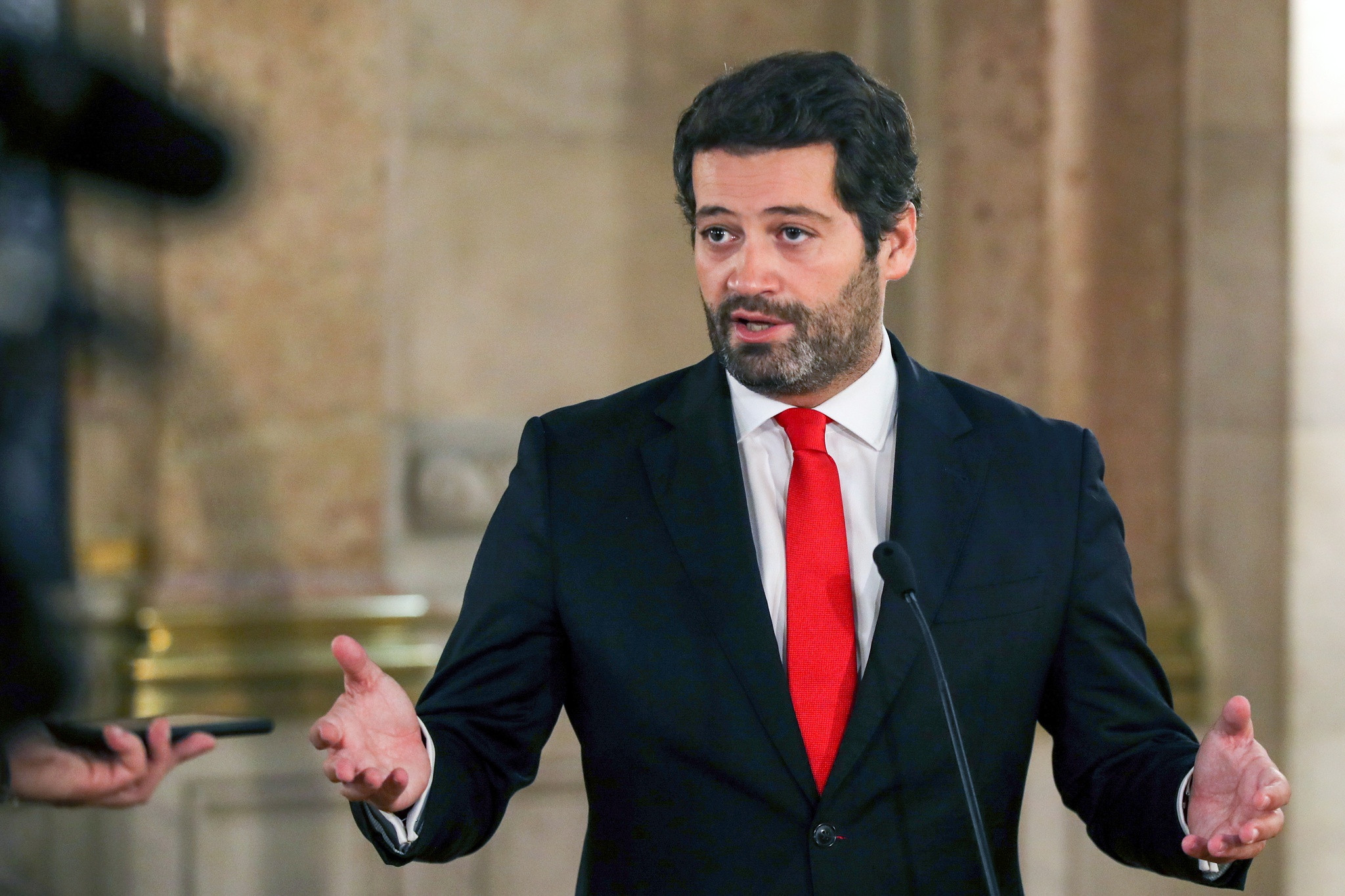 André Ventura multado em mais de 400 euros por discriminar ciganos | Racismo | PÚBLICO