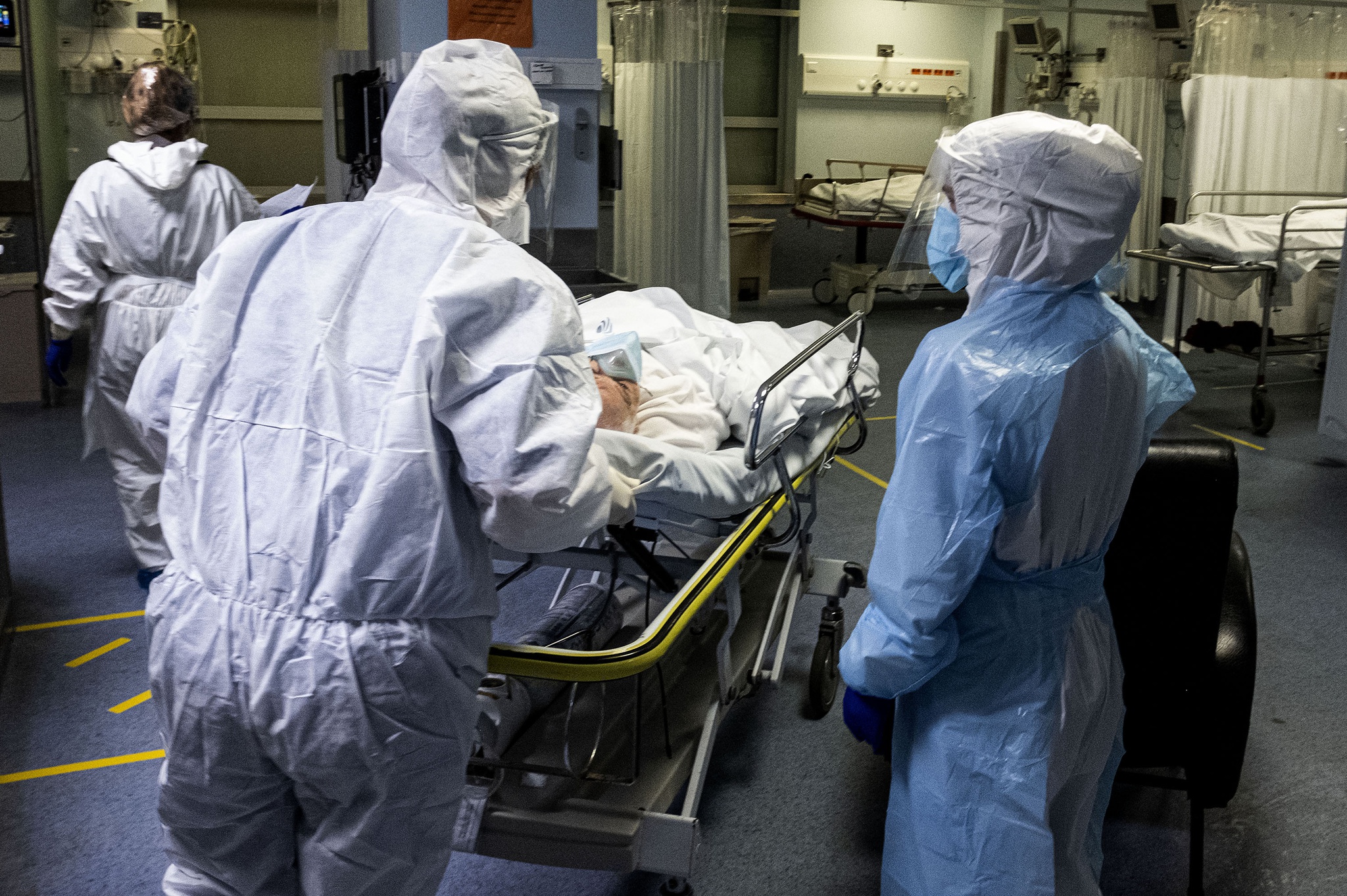 Sobe a procura nas urgências e aumentam doentes com covid internados |  Coronavírus | PÚBLICO