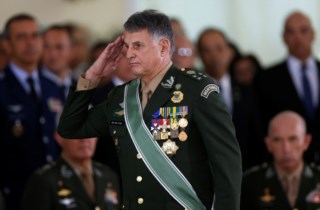 Comandantes Dos Tres Ramos Das Forcas Armadas Brasileiras Demitem Se Em Protesto Contra Bolsonaro Brasil Publico