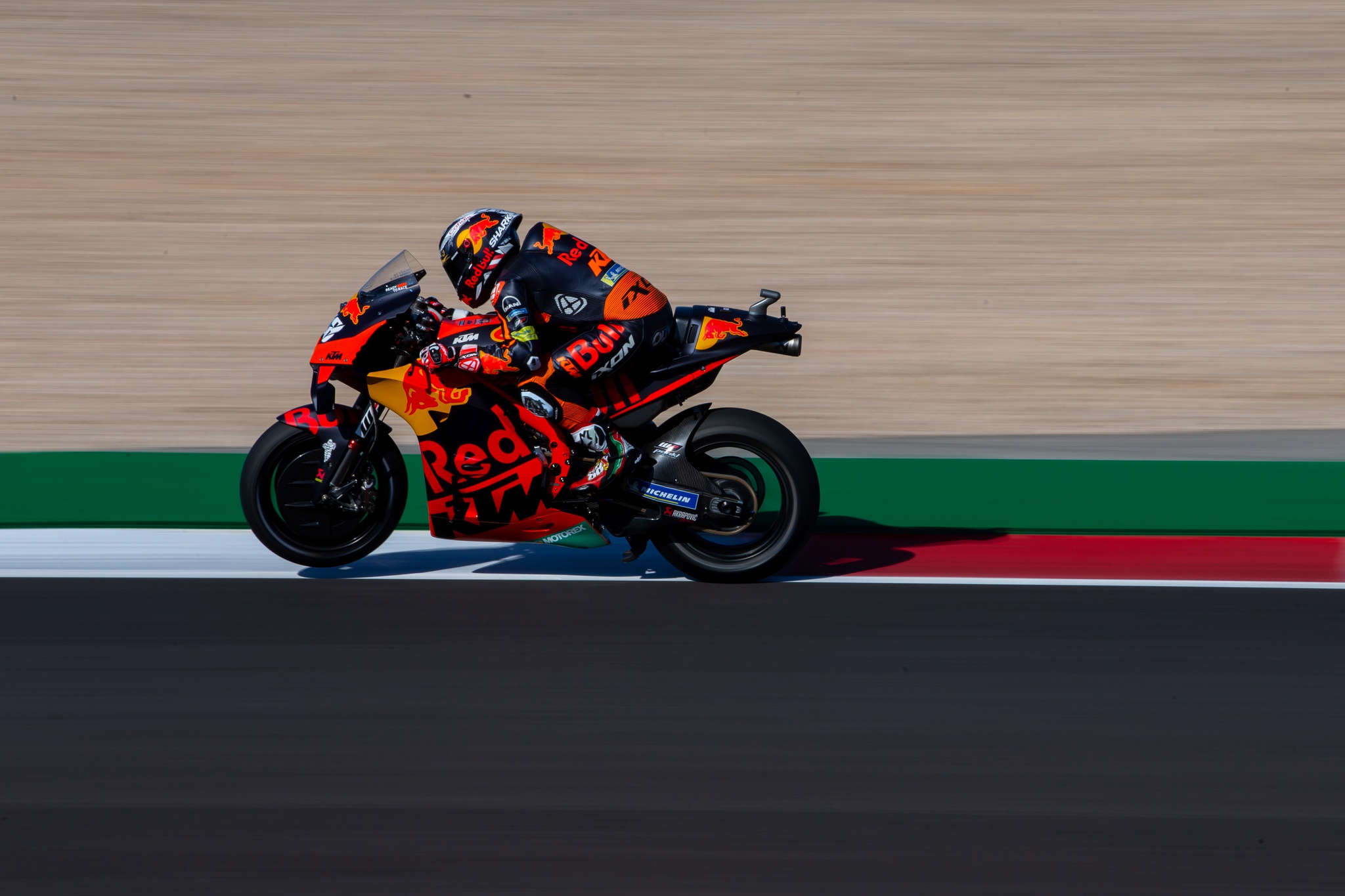 Moto GP: Miguel Oliveira cai e só termina corrida «por respeito