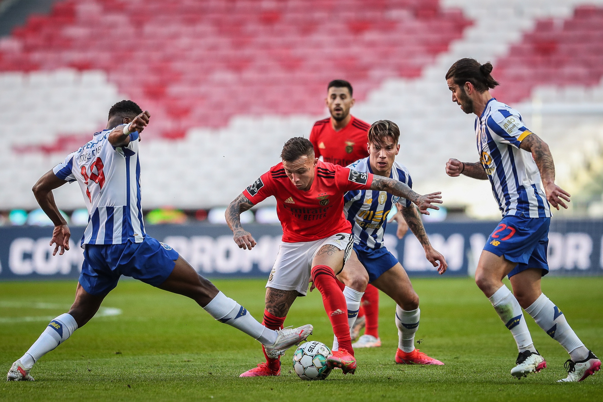 Видео катрин порто. Porto Benfica. Бенфика 2021. Бенфика - порту - 0:1. Бавария Бенфика 2021.