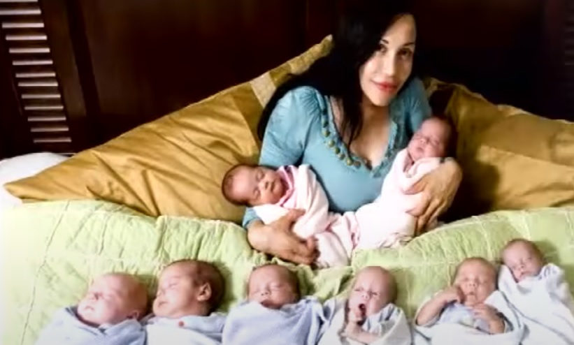 Mulher Gravida De 4 Bebes