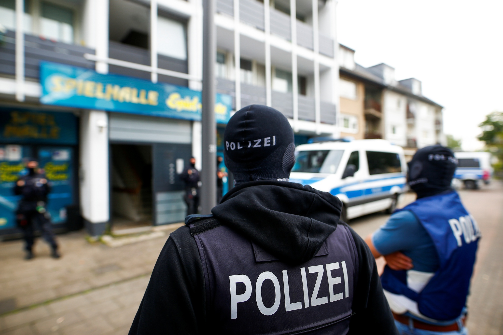 Deutsche Polizei-Spezialeinheit von rechtsextremen Links demontiert |  Mehr rechts