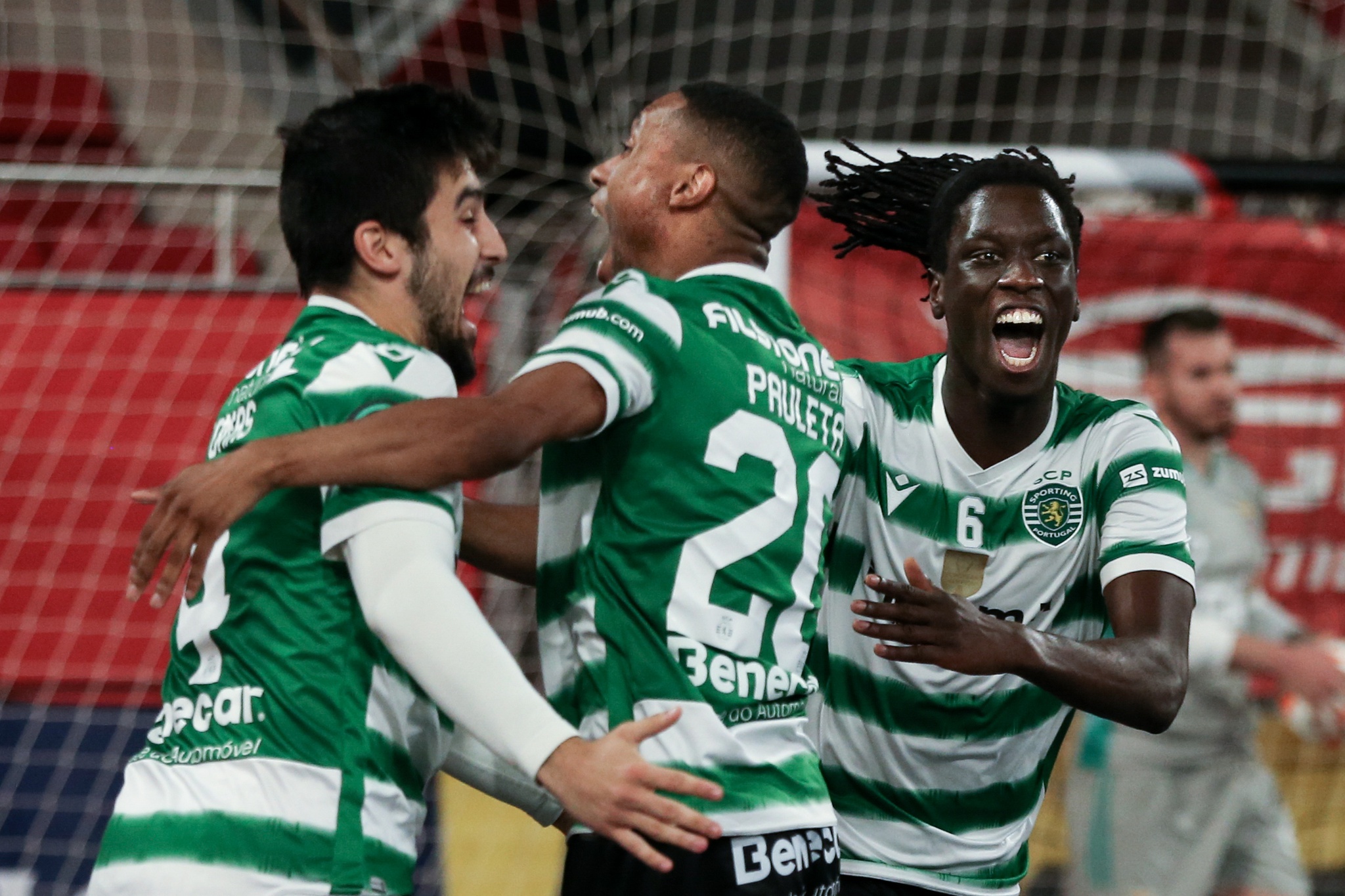 Sporting vence Benfica na Luz