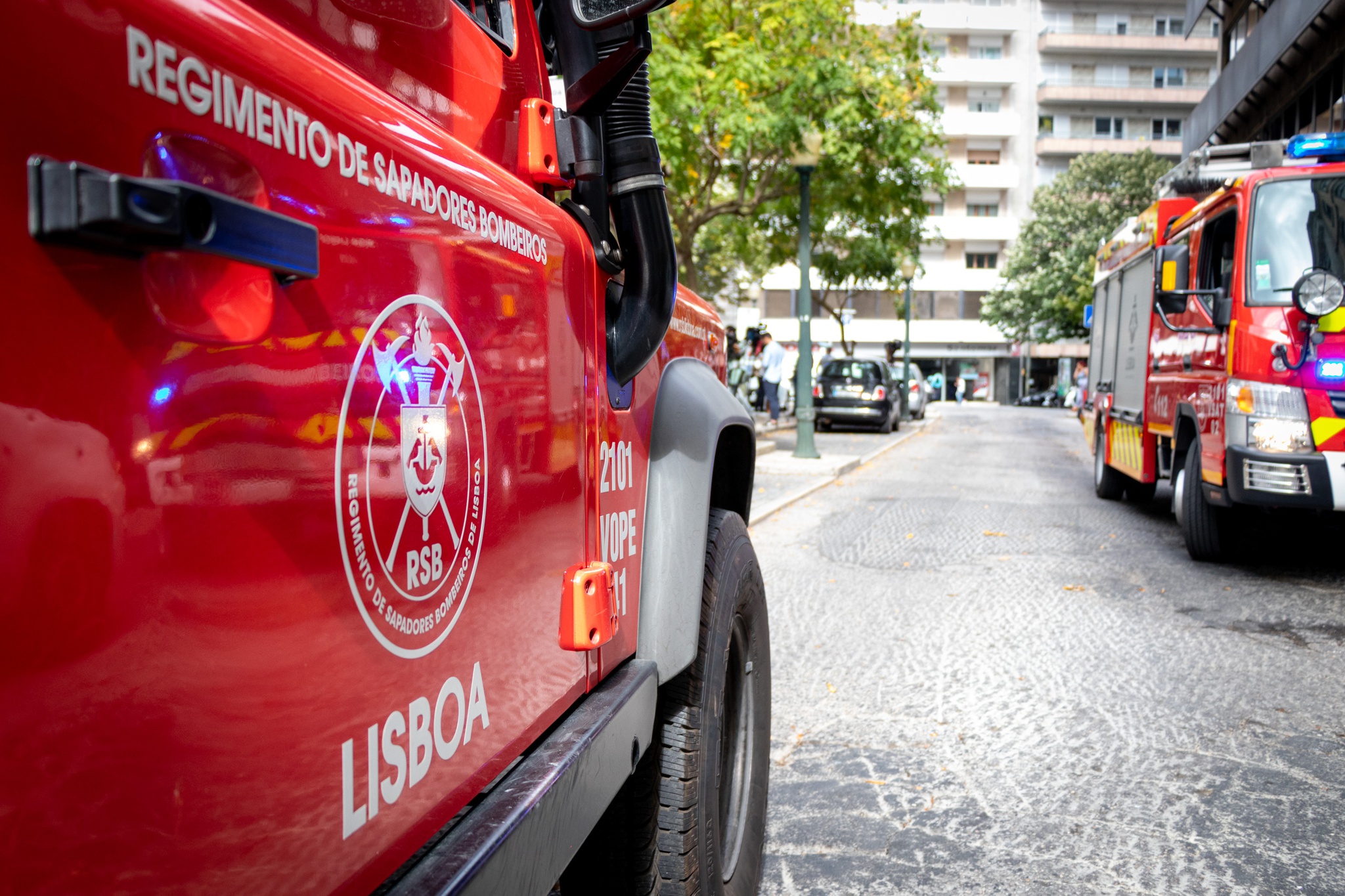 Tres Mortos Em Incendio Em Predio No Centro De Lisboa Incendios Publico