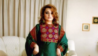É assim que nos vestimos”: Mulheres afegãs no estrangeiro